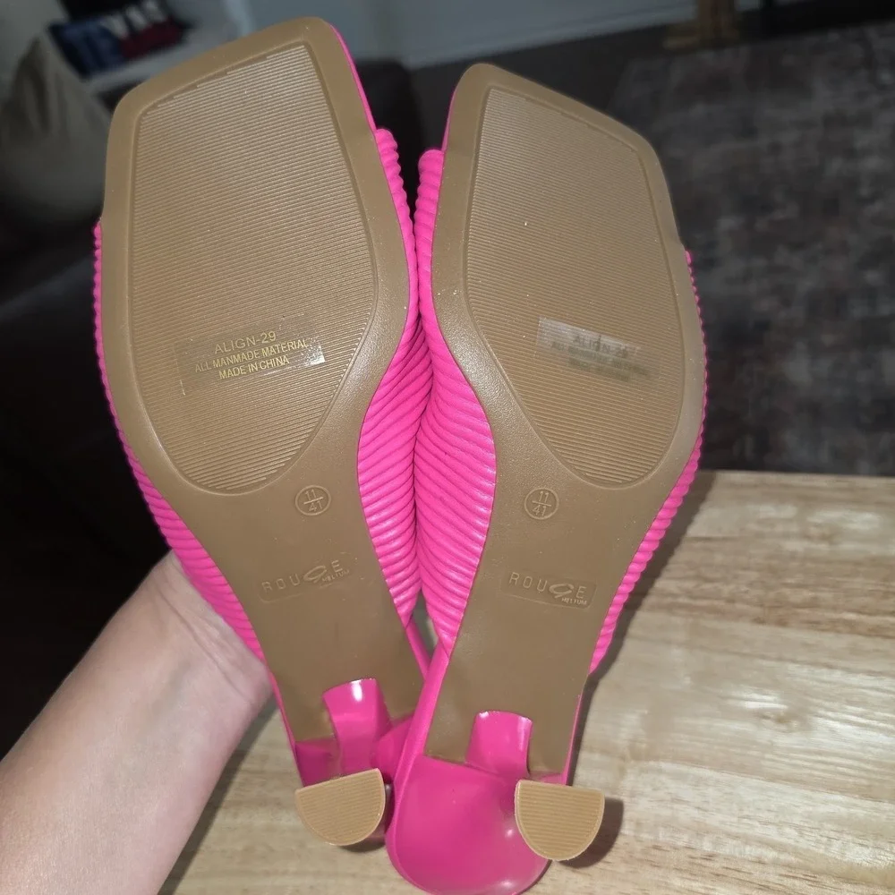 NEW IN BAG Rouge Helium Women's Hot Pink Kitten Heel Sandals Size 11